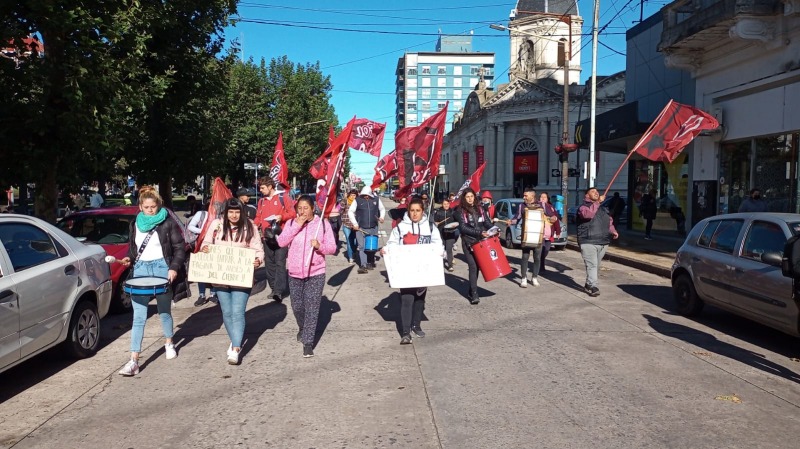 Marcha en el centro y protesta frente a Anses